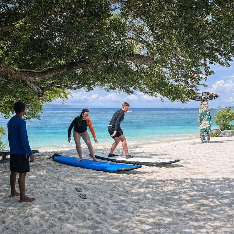 Surf lineup