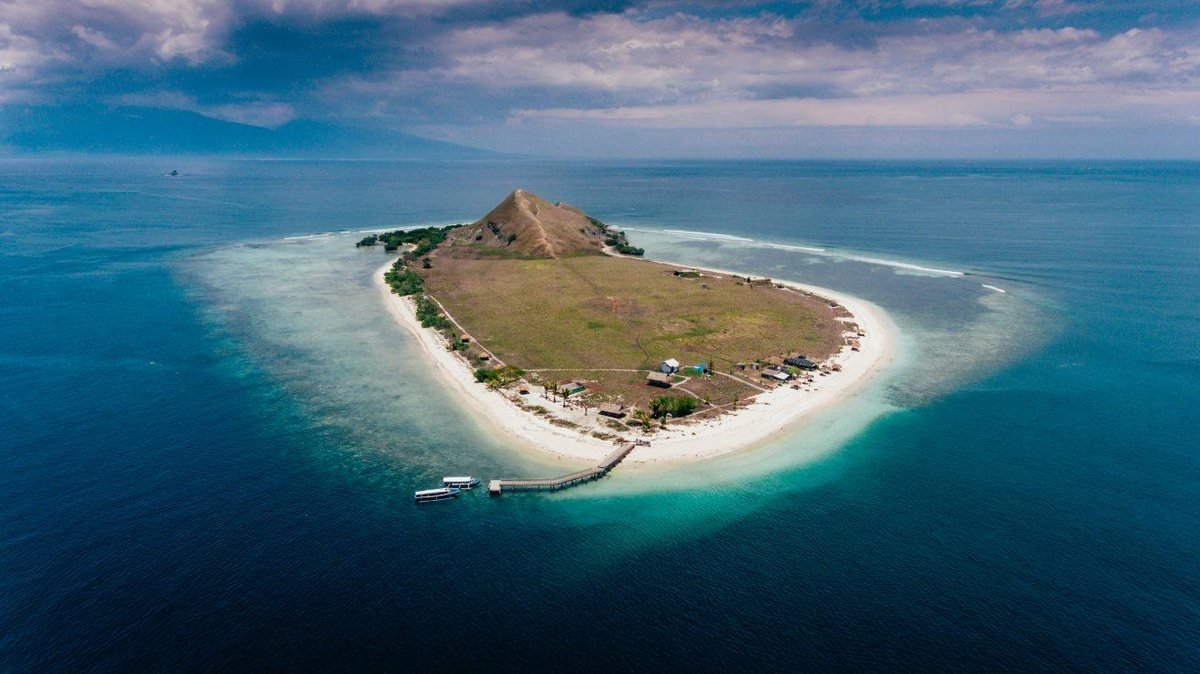 Kenawa Island aerial coastline