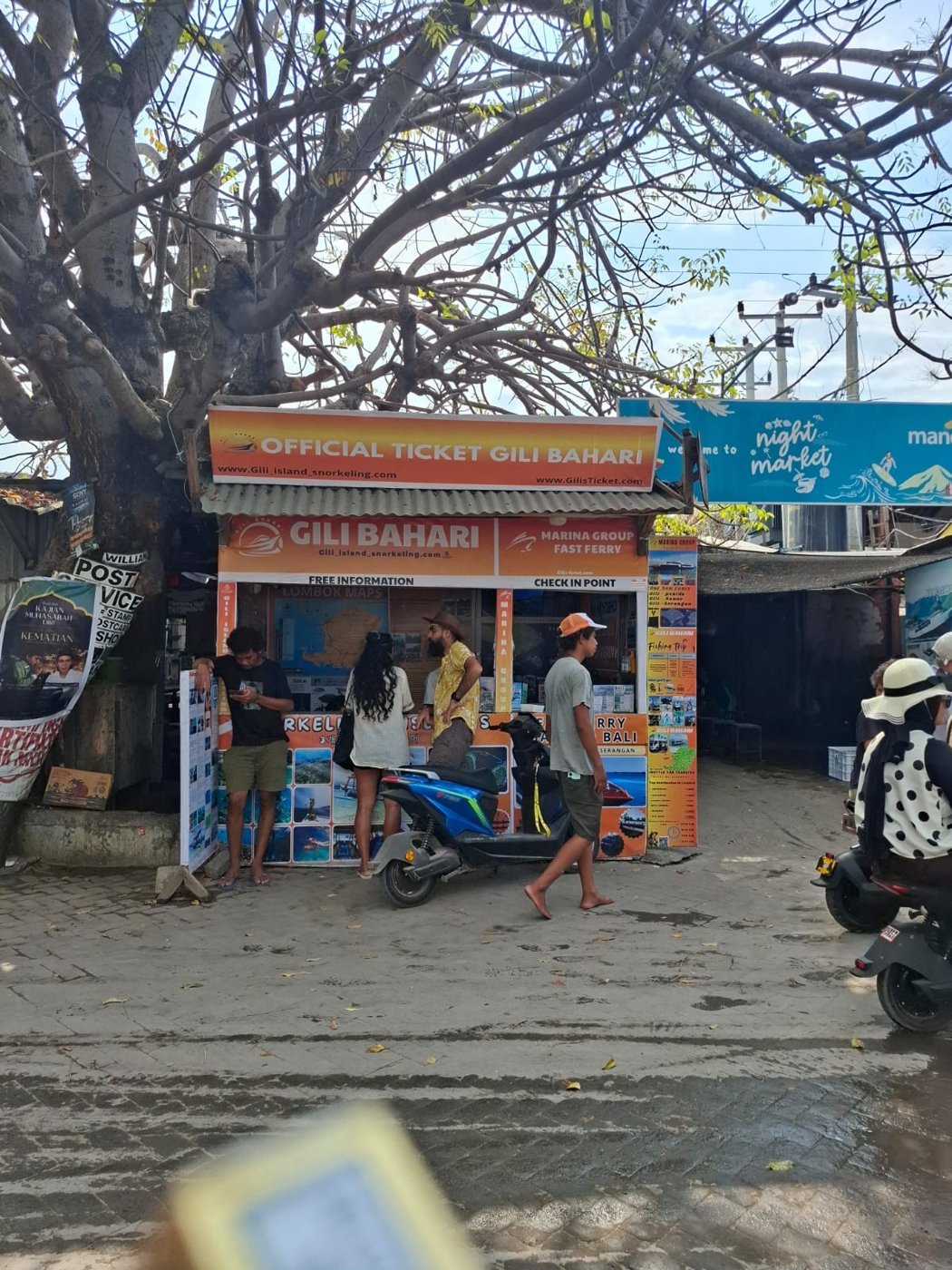 Guests checking in at the Gili Trawangan office