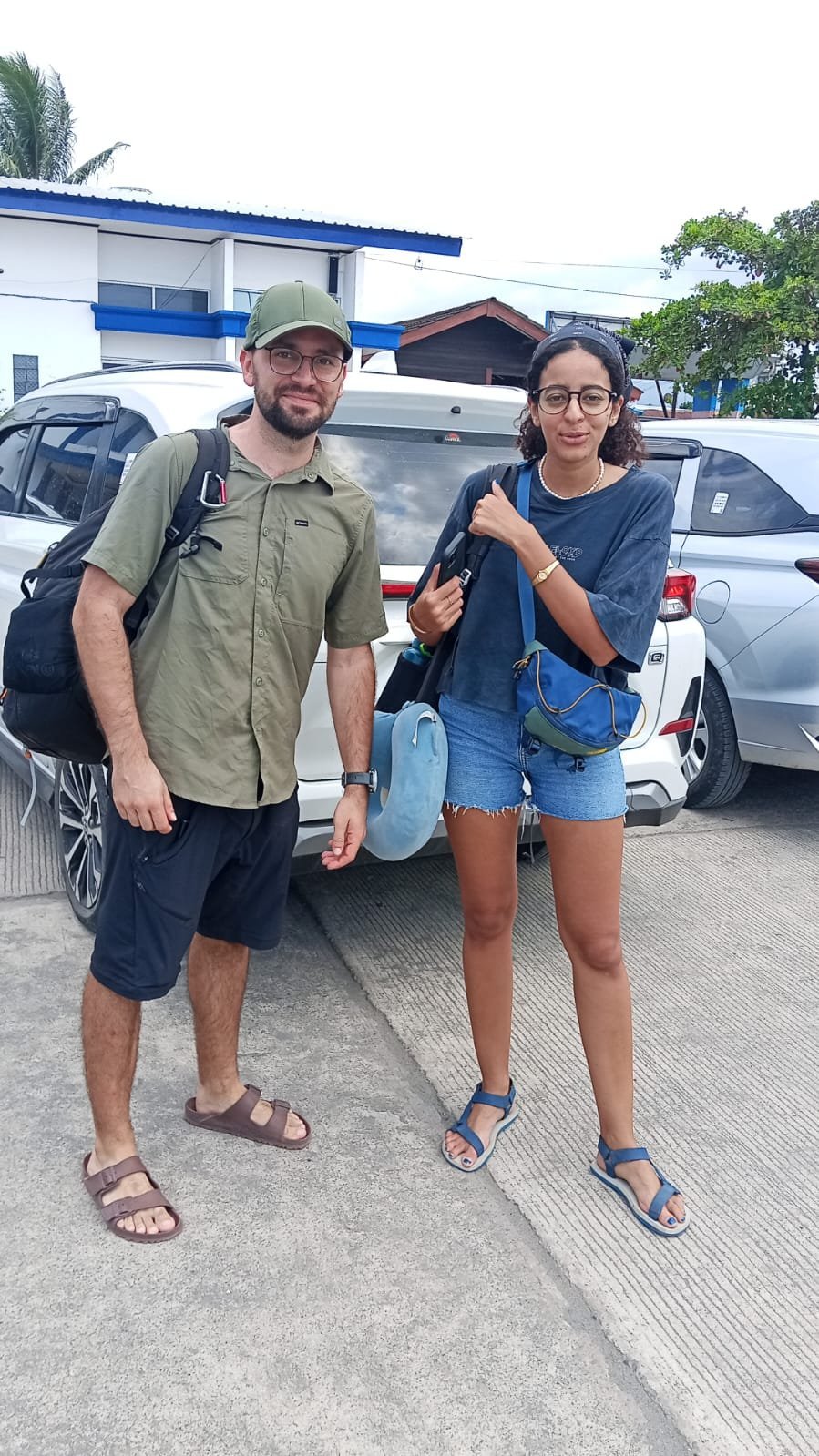 Guests arriving with their luggage for a door-to-door transfer