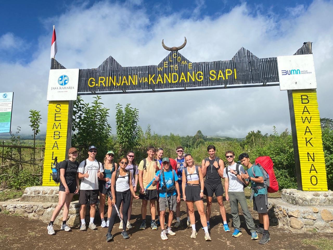 Trail gate toward Rinjani